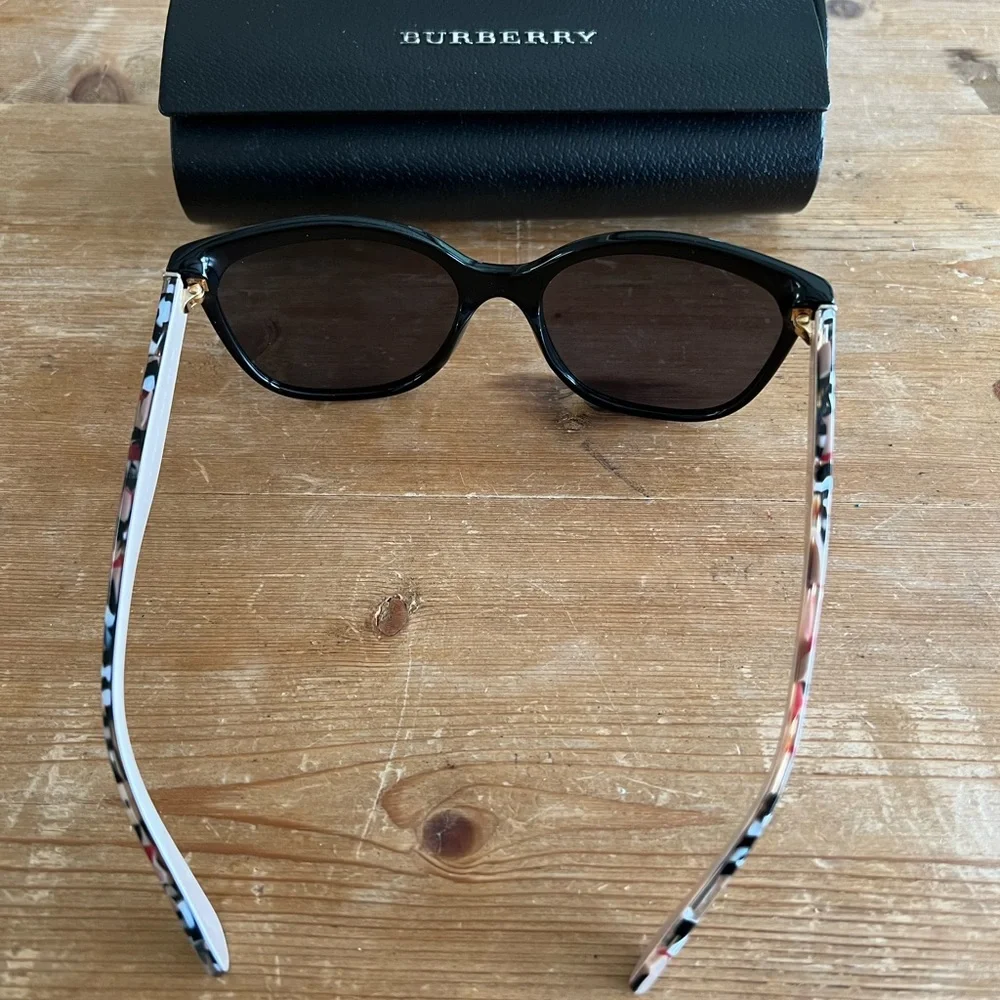 Burberry Black Cat-Eye Sunglasses with Case - Picture 4 of 13